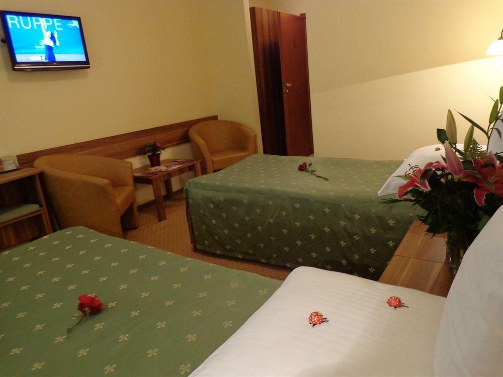 Hotel Lyra Oradea Eksteriør bilde